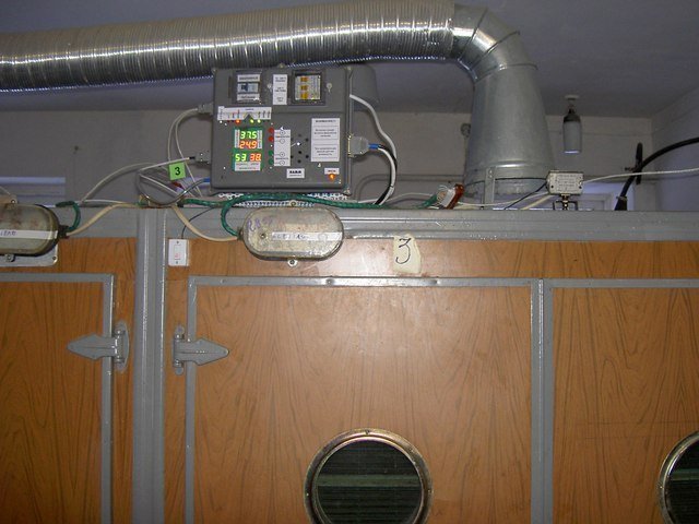 Блок управления установлен на инкубационном шкафу